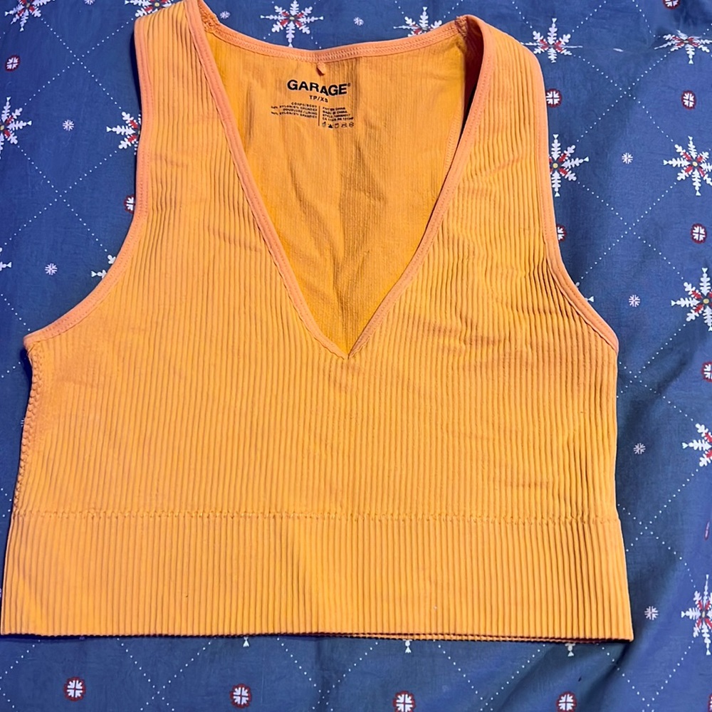 Crop top.